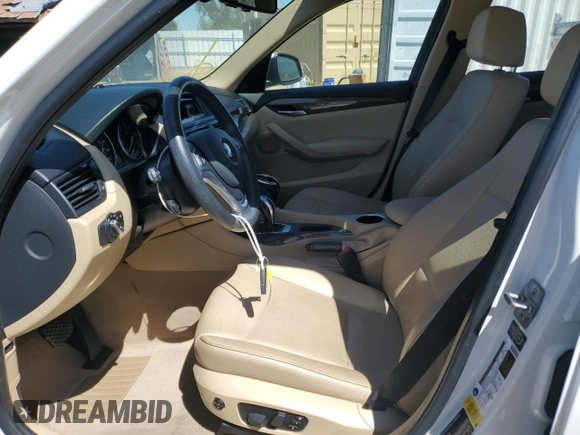 2014 BMW X1 sDrive28i z VIN WBAVM1C51EVW51832, wystawiony jako Copart lot #60153925 z przebiegiem 101 781 mil mil oraz Szkoda całkowita • Salvage title. Historia ofert i sprzedaży dostępna na DreamBid. Obrazek 7.