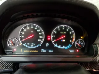 2016 BMW M6 z VIN WBS6G9C58GD932069, wystawiony jako Copart lot #55722063 z przebiegiem 61 793 mil mil oraz . Historia ofert i sprzedaży dostępna na DreamBid. Obrazek 9.