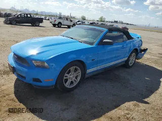 2012 Ford Mustang V6 z VIN 1ZVBP8EM4C5252790, wystawiony jako Copart lot #64580335 z przebiegiem 72 702 mil mil oraz Szkoda całkowita • Salvage title. Historia ofert i sprzedaży dostępna na DreamBid. Obrazek 1.