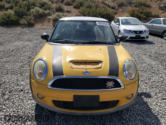 2008 MINI Hardtop S z VIN WMWMF735X8TV34162, wystawiony jako Copart lot #66290635 z przebiegiem 107 980 mil mil oraz Czysty tytuł • Clean title. Historia ofert i sprzedaży dostępna na DreamBid. Obrazek 5.