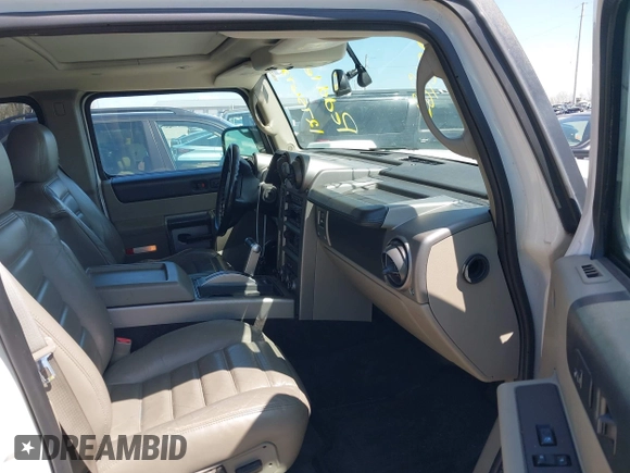 2003 Hummer H2 z VIN 5GRGN23U83H120658, wystawiony jako IAAI lot #41992183 z przebiegiem 226 207 mil mil oraz . Historia ofert i sprzedaży dostępna na DreamBid. Obrazek 5.