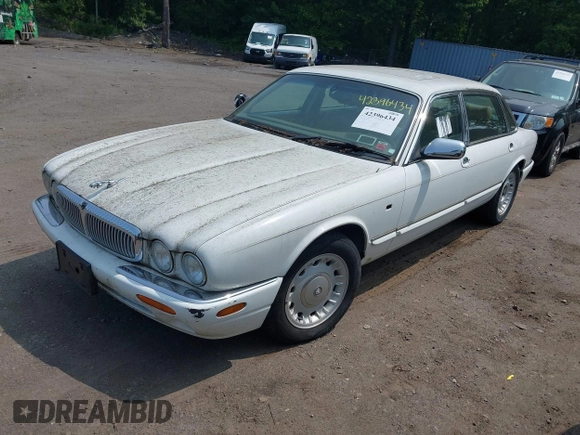 1999 Jaguar XJ z VIN SAJKD6045XC875524, wystawiony jako IAAI lot #42396434 z przebiegiem 167 104 mil mil oraz . Historia ofert i sprzedaży dostępna na DreamBid. Obrazek 2.
