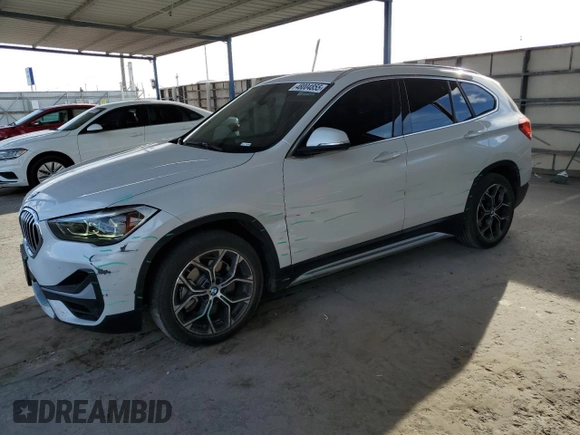 2021 BMW X1 sDrive28i z VIN WBXJG7C01M5T08696, wystawiony jako Copart lot #48004855 z przebiegiem 37 593 mil mil oraz Szkody całkowita. Historia ofert i sprzedaży dostępna na DreamBid. Obrazek 1.