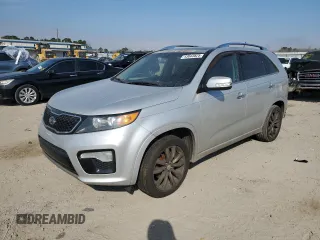2013 Kia Sorento SX z VIN 5XYKW4A26DG324245, wystawiony jako Copart lot #43643825 z przebiegiem 232 068 mil mil oraz Szkoda całkowita • Salvage title. Historia ofert i sprzedaży dostępna na DreamBid. Obrazek 1.