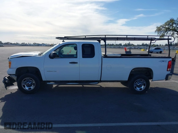 2011 GMC Sierra 2500HD Work Truck z VIN 1GT22ZCGXBZ155590, wystawiony jako IAAI lot #41712199 z przebiegiem 338 205 mil mil oraz . Historia ofert i sprzedaży dostępna na DreamBid. Obrazek 15.