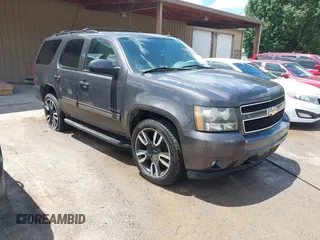 2011 Chevrolet Tahoe LT z VIN 1GNSCBE02BR156597, wystawiony jako IAAI lot #42346884 z przebiegiem 226 474 mil mil oraz . Historia ofert i sprzedaży dostępna na DreamBid. Obrazek 1.