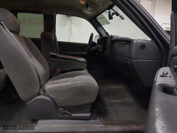 2004 Chevrolet Silverado 1500 LS with VIN 2GCEK19T441294838, listed as a IAAI auction lot 41208716 with 221,431 mi miles. Bid and sale history available at carsss.com. Image 5.