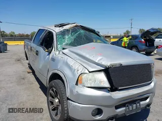 2006 Ford F-150 XLT с VIN 1FTPW14506KC52711, выставлен на аукционе IAAI как лот 42530613 с пробегом 206 528 миль миль и . История ставок и продаж доступна на DreamBid. Изображение 6.
