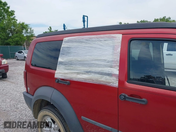 2007 Dodge Nitro SXT z VIN 1D8GT28K37W683408, wystawiony jako IAAI lot #42273045 z przebiegiem 279 799 mil mil oraz . Historia ofert i sprzedaży dostępna na DreamBid. Obrazek 6.