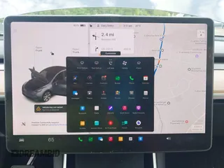 2021 Tesla Model Y Long Range z VIN 5YJYGDEE6MF070068, wystawiony jako IAAI lot #42224634 z przebiegiem 33 850 mil mil oraz . Historia ofert i sprzedaży dostępna na DreamBid. Obrazek 18.