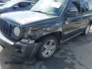 2010 Jeep Patriot Latitude z VIN 1J4NT1GA5AD676661, wystawiony jako IAAI lot #41602103 z przebiegiem 144 915 mil mil oraz . Historia ofert i sprzedaży dostępna na DreamBid. Obrazek 6.