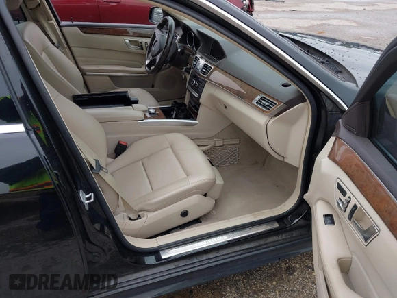 2014 Mercedes-Benz E 350 Sport z VIN WDDHF5KBXEA974847, wystawiony jako IAAI lot #41895287 z przebiegiem 152 703 mil mil oraz . Historia ofert i sprzedaży dostępna na DreamBid. Obrazek 5.