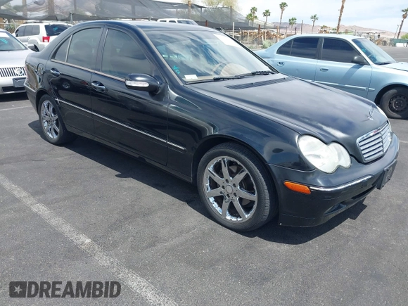 2004 Mercedes-Benz C 240 z VIN WDBRF61J94A558752, wystawiony jako IAAI lot #42101152 z przebiegiem 122 836 mil mil oraz . Historia ofert i sprzedaży dostępna na DreamBid. Obrazek 1.