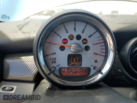 2008 MINI Hardtop S z VIN WMWMF73518TT86953, wystawiony jako Copart lot #67640615 z przebiegiem 107 513 mil mil oraz Czysty tytuł • Clean title. Historia ofert i sprzedaży dostępna na DreamBid. Obrazek 9.