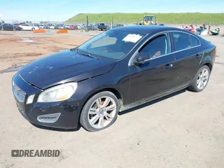 2011 Volvo S60 z VIN YV1902FH4B2005400, wystawiony jako IAAI lot #41858710 z przebiegiem 164 408 mil mil oraz . Historia ofert i sprzedaży dostępna na DreamBid. Obrazek 2.