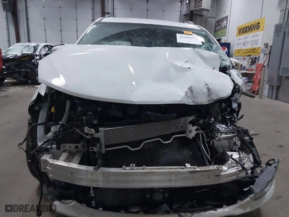 2019 Chrysler Pacifica Touring L Plus with VIN 2C4RC1EG8KR615835, listed as a IAAI auction lot 41290273 with 91,950 mi miles. Bid and sale history available at carsss.com. Image 12.