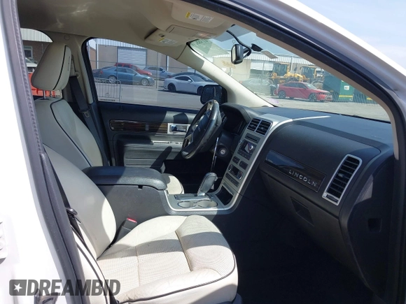 2010 Lincoln MKX with VIN 2LMDJ6JC7ABJ13051, listed as a IAAI auction lot 41888270 with 153,132 mi miles. Bid and sale history available at carsss.com. Image 5.