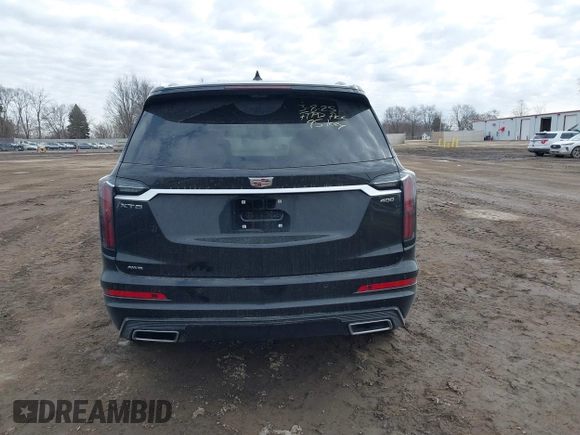 2024 Cadillac XT6 AWD Sport z VIN 1GYKPHRS8RZ750238, wystawiony jako IAAI lot #41769814 z przebiegiem 3 600 mil mil oraz . Historia ofert i sprzedaży dostępna na DreamBid. Obrazek 17.