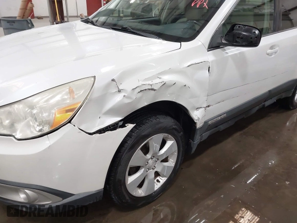 2011 Subaru Outback 2.5i Prem AWP with VIN 4S4BRBCC2B3442565, listed as a IAAI auction lot 42032820 with 207,677 mi miles. Bid and sale history available at carsss.com. Image 17.