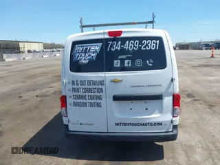 2015 Chevrolet City Express Cargo LT z VIN 3N63M0ZN8FK715445, wystawiony jako IAAI lot #42128008 z przebiegiem 130 773 mil mil oraz . Historia ofert i sprzedaży dostępna na DreamBid. Obrazek 16.