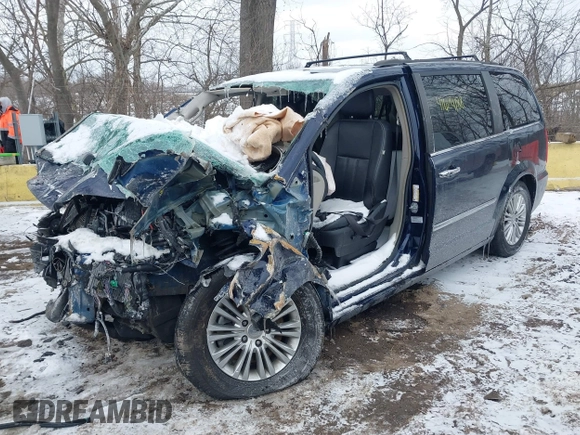 2015 Chrysler Town & Country Touring L with VIN 2C4RC1CG5FR573973, listed as a IAAI auction lot 41624188 with Not Provided miles and . Bid and sale history available at carsss.com. Image 6.