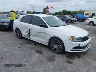 2016 Volkswagen Jetta Sport z VIN 3VWD17AJ8GM297361, wystawiony jako IAAI lot #40719788 z przebiegiem 104 905 mil mil oraz . Historia ofert i sprzedaży dostępna na DreamBid. Obrazek 1.