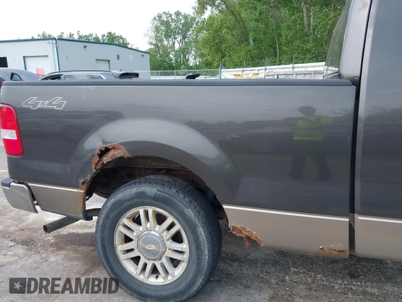 2006 Ford F-150 XLT z VIN 1FTPX145X6NA17017, wystawiony jako IAAI lot #42412659 z przebiegiem 218 939 mil mil oraz . Historia ofert i sprzedaży dostępna na DreamBid. Obrazek 15.