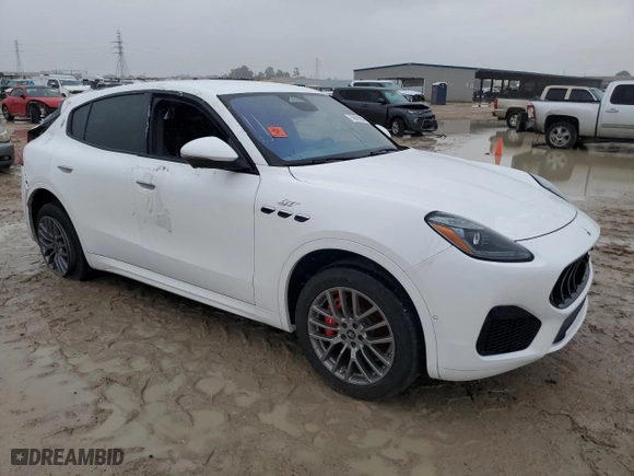 2023 Maserati Grecale GT with VIN ZN682AVA1P7418443, listed as a Copart auction lot 70581024 with NaN miles and Salvage Title. Bid and sale history available at carsss.com. Image 4.