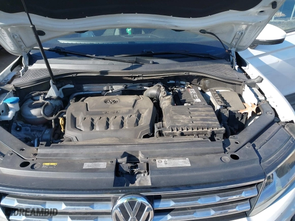 2018 Volkswagen Tiguan S with VIN 3VV1B7AX1JM015870, listed as a IAAI auction lot 41632032 with 82,578 mi miles. Bid and sale history available at carsss.com. Image 10.