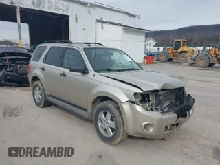2010 Ford Escape XLT with VIN 1FMCU9D7XAKA31867, listed as a IAAI auction lot 41832337 with 184,993 mi miles. Bid and sale history available at carsss.com. Image 1.