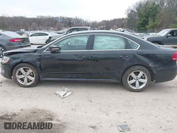 2015 Volkswagen Passat Limited Edition Edition z VIN 1VWAT7A31FC118947, wystawiony jako IAAI lot #41947890 z przebiegiem 156 435 mil mil oraz . Historia ofert i sprzedaży dostępna na DreamBid. Obrazek 15.