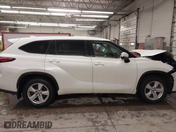 2020 Toyota Highlander L z VIN 5TDCZRBH7LS023951, wystawiony jako IAAI lot #41558271 z przebiegiem 42 943 mil mil oraz . Historia ofert i sprzedaży dostępna na DreamBid. Obrazek 13.