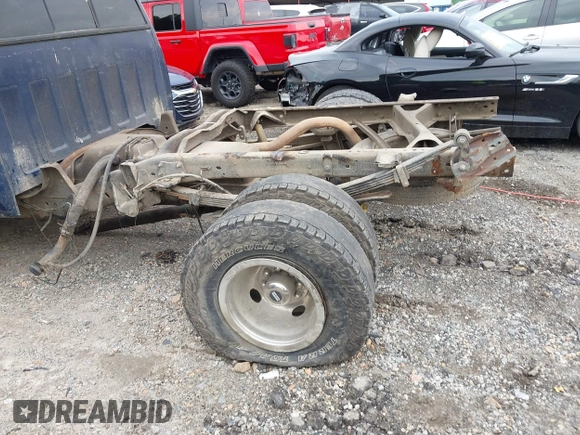 2000 GMC Sierra 3500 z VIN 1GTHK33F9YF413736, wystawiony jako IAAI lot #42197845 z przebiegiem 255 855 mil mil oraz . Historia ofert i sprzedaży dostępna na DreamBid. Obrazek 18.