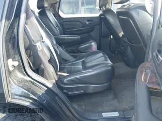 2008 GMC Yukon Denali z VIN 1GKFK63848J131662, wystawiony jako IAAI lot #41887718 z przebiegiem 319 420 mil mil oraz . Historia ofert i sprzedaży dostępna na DreamBid. Obrazek 8.