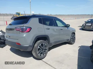 2022 Jeep Compass Limited z VIN 3C4NJDCB5NT136643, wystawiony jako IAAI lot #41737326 z przebiegiem 24 806 mil mil oraz . Historia ofert i sprzedaży dostępna na DreamBid. Obrazek 4.