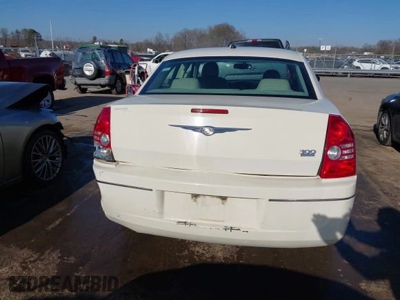 2008 Chrysler 300 Touring with VIN 2C3LA53G58H224652, listed as a IAAI auction lot 41460154 with 274,575 mi miles. Bid and sale history available at carsss.com. Image 16.