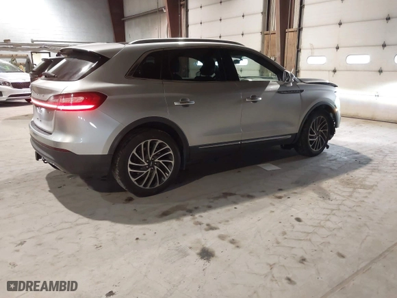 2019 Lincoln Nautilus Reserve with VIN 2LMPJ8LP4KBL25142, listed as a IAAI auction lot 41340444 with 105,757 mi miles. Bid and sale history available at carsss.com. Image 4.