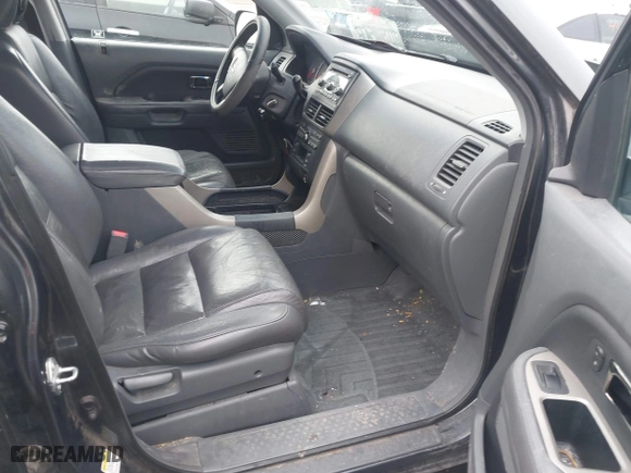 2006 Honda Pilot EX-L with VIN 2HKYF18526H563831, listed as a IAAI auction lot 41255427 with 237,074 mi miles. Bid and sale history available at carsss.com. Image 5.